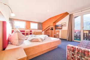 Postel nebo postele na pokoji v ubytování Kedul Lodge