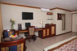 TV a/nebo společenská místnost v ubytování Hotel Oro Inn