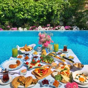 Makanan di atau berdekatan hotel