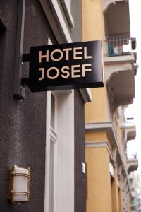 Certificato, attestato, insegna o altro documento esposto da Boutique Hotel Josef
