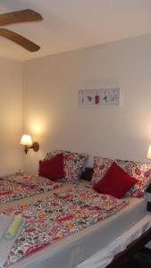 Кровать или кровати в номере Buzios Suites Manguinhos
