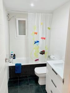 Ein Badezimmer in der Unterkunft Apartamento Nuevo con Gran Terraza y Wifi en Canet