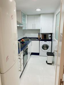 Kuchyň nebo kuchyňský kout v ubytování Apartamento Nuevo con Gran Terraza y Wifi en Canet