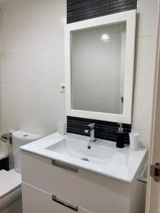 Koupelna v ubytování Apartamento Nuevo con Gran Terraza y Wifi en Canet
