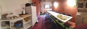 A kitchen or kitchenette at Casa Terzia a 10 min de Logroño