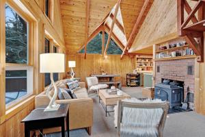 a living room with a fireplace in a log cabin at Vermont Chalet in Wilmington