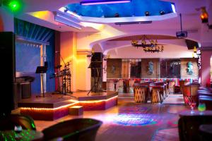 a room with a bar with tables and a stage at Barceló Ixtapa - All Inclusive in Ixtapa