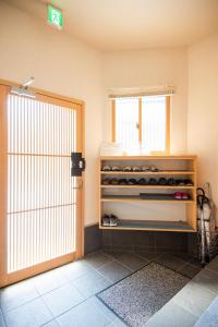 Osaka Guesthouse SAYURI TENGACHAYA Ekimae房間的床