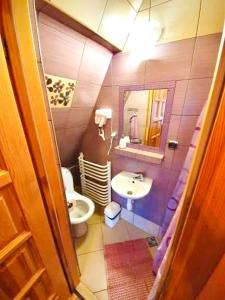 Kúpeľňa v ubytovaní Pokoje i Apartamenty Regionalny Styl ul Króle 1a Zakopane