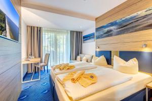เตียงในห้องที่ Familien Wellness Hotel Seeklause mit großem Abenteuerspielplatz "Piraten-Insel-Usedom" Kinder immer All-Inklusive & Getränke ganztags inklusive +38 ภาพ