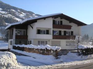 Nespecifikovaný výhled na hory nebo výhled na hory při pohledu z apartmánu