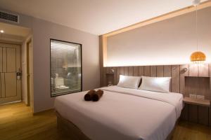 Ein Bett oder Betten in einem Zimmer der Unterkunft Baan Karon Resort