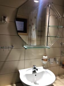 Ένα μπάνιο στο Stone Lodge 2 +30 φωτογραφίες