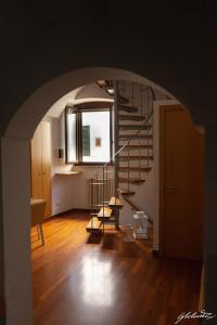 a room with a spiral staircase and a window at Casa Gnostra in Noci