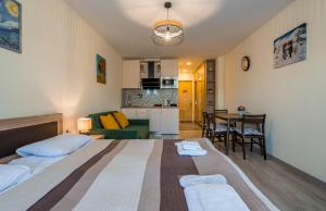 Postel nebo postele na pokoji v ubytování New Gudauri Block 4, Gondola apartment