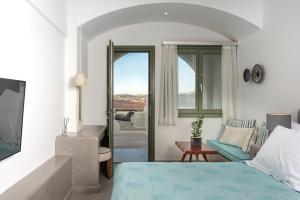 Ένα ή περισσότερα κρεβάτια σε δωμάτιο στο Elements of Caldera Suites +37 φωτογραφίες