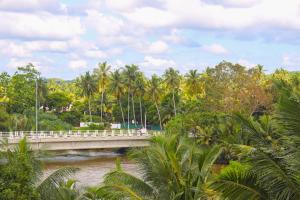 ウェリガマにあるTinara River Inn, Weligamaの川橋
