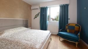 เตียงในห้องที่ Villa Escapade Colmar avec parking