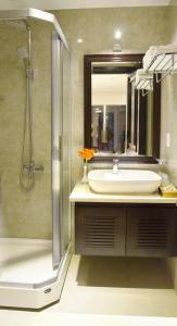 A bathroom at D&C Hotel