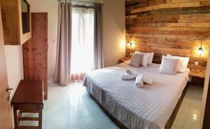 Postel nebo postele na pokoji v ubytování Anemos Hotel