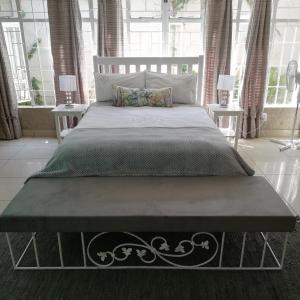 Ένα ή περισσότερα κρεβάτια σε δωμάτιο στο Garsfontein Bed and Breakfast