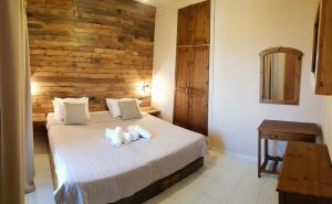 Postel nebo postele na pokoji v ubytování Anemos Hotel