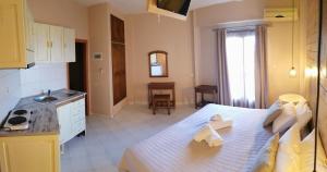 Kuchyň nebo kuchyňský kout v ubytování Anemos Hotel