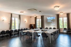 Imagen de la galería de Logis - Hotel Restaurant La Sapinière, en Wisques