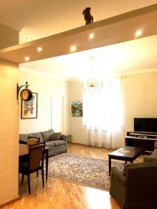 een woonkamer met een bank en een tafel bij Your home in Yerevan in Jerevan