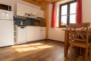 Kuchyňa alebo kuchynka v ubytovaní Apartmány Verunka