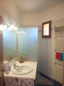 Ένα μπάνιο στο Nell'Antica Torre di Fronte a Siena