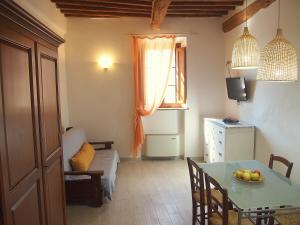 Μια τηλεόραση ή/και κέντρο ψυχαγωγίας στο Nell'Antica Torre di Fronte a Siena