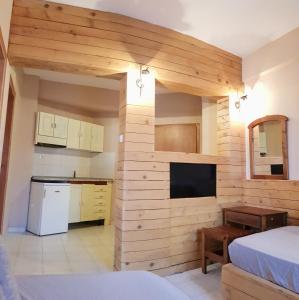 Kuchyňa alebo kuchynka v ubytovaní Anemos Hotel