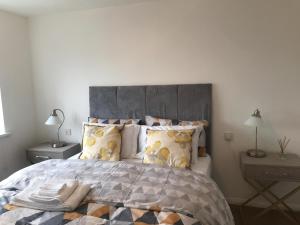 Cosy & Lovely Guesthouse with Free Parking & Close to Station