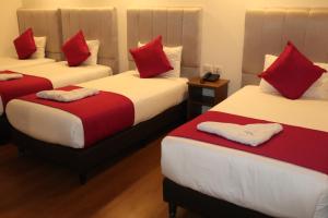 Postel nebo postele na pokoji v ubytování Hotel Bogota DC