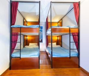 Letto o letti in una camera di Granada Hostel