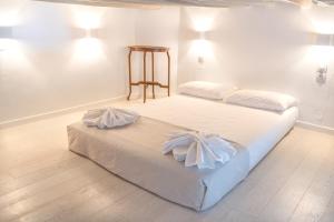 Postel nebo postele na pokoji v ubytování SeaScapeHome Serifos