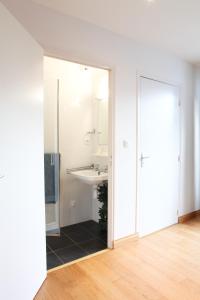 a bathroom with a sink and a mirror at Cape Cod in Wimereux +18 photos