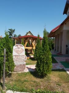 Vila Jelena Divčibare外面的花园