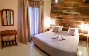 Postel nebo postele na pokoji v ubytování Anemos Hotel