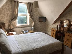 Un pat sau paturi într-o cameră la Bowman Lodge