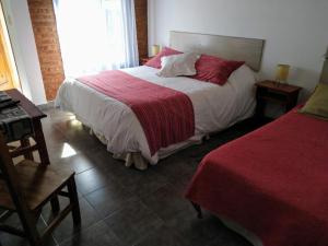 Giường trong phòng chung tại Departamento estudio Gnomos 1