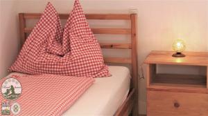 Łóżko lub łóżka w pokoju w obiekcie Kinderparadies Bachbauer