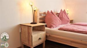 Łóżko lub łóżka w pokoju w obiekcie Kinderparadies Bachbauer
