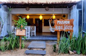 a sign for a pueblo eating collective in front of a house at Pousada AGUA SALGADA in Jericoacoara