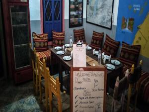 Veitingastaður eða matsölustaður á Kasbah Red Castel Hostel