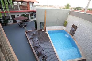 an overhead view of a swimming pool on a building at Pousada Recanto da Morada in Olímpia