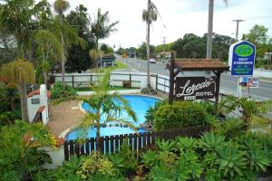 Вид на бассейн в Loredo Motel или окрестностях