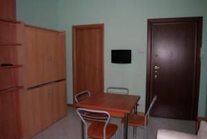 TV a/nebo společenská místnost v ubytování LAGO DI COMO LAKE APARTMENT CASA VACANZe