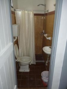a bathroom with a toilet and a sink at PORTOFINO BARRIO COUNTRY in Piriápolis